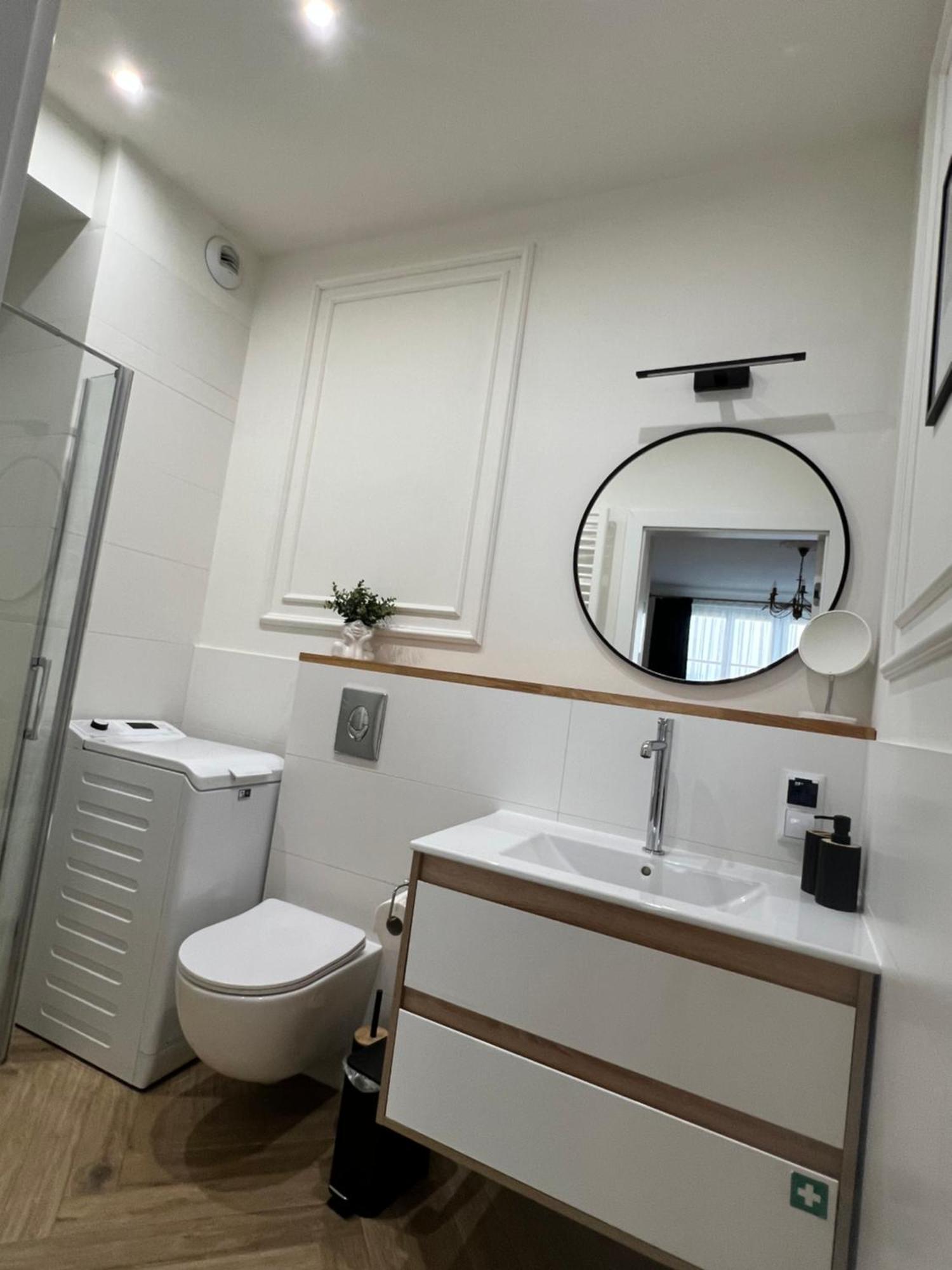 Atrium - Old Town Luxury Apartments - By Upstairs Cracovia Esterno foto
