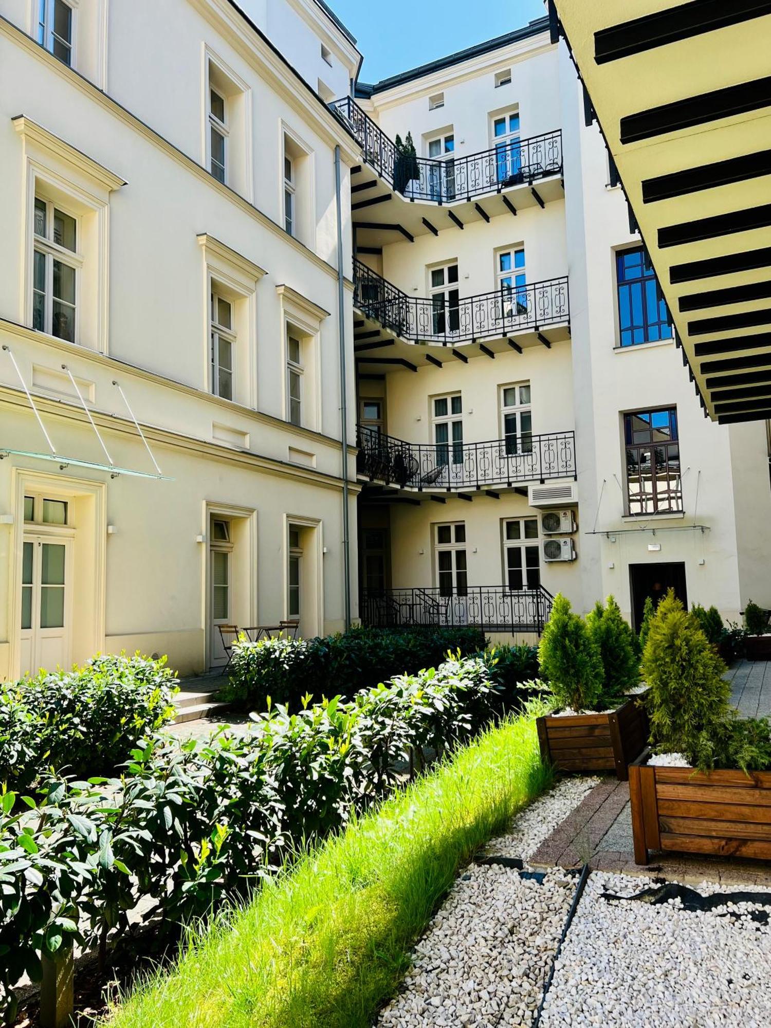 Atrium - Old Town Luxury Apartments - By Upstairs Cracovia Esterno foto