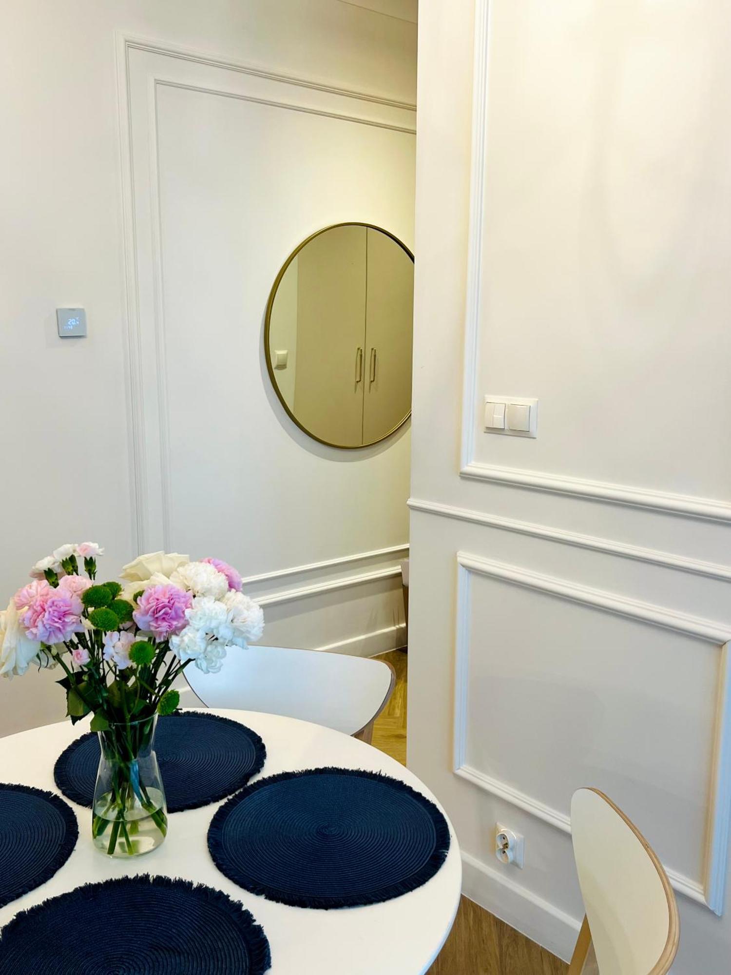 Atrium - Old Town Luxury Apartments - By Upstairs Cracovia Esterno foto
