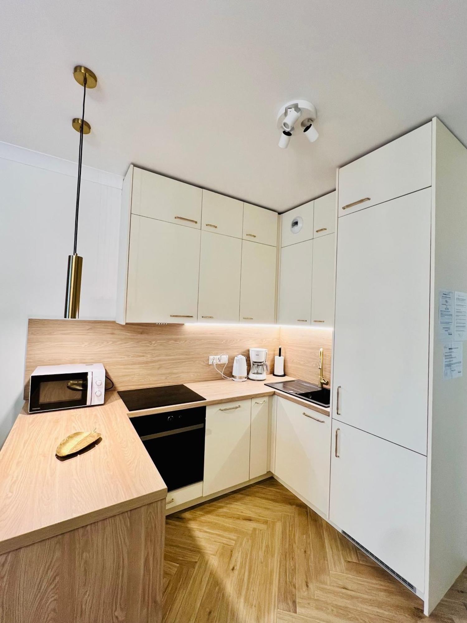 Atrium - Old Town Luxury Apartments - By Upstairs Cracovia Esterno foto