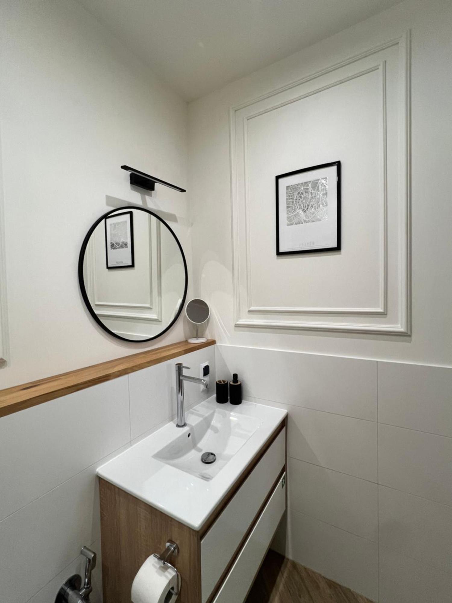 Atrium - Old Town Luxury Apartments - By Upstairs Cracovia Esterno foto